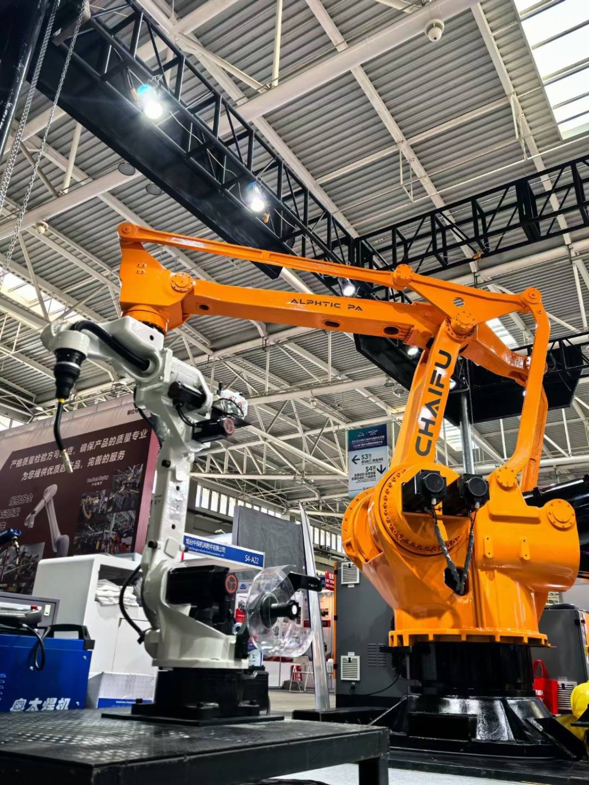 CHAIFU palletizing robot at an industry exhibition